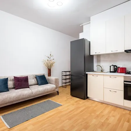 Heart Of History - Steps 2 Old Town & Metro Апартаменты *