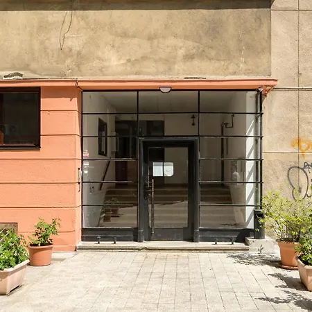 Heart Of History - Steps 2 Old Town & Metro Апартаменты