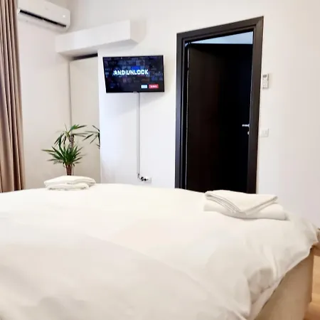 Heart Of History - Steps 2 Old Town & Metro Bucarest