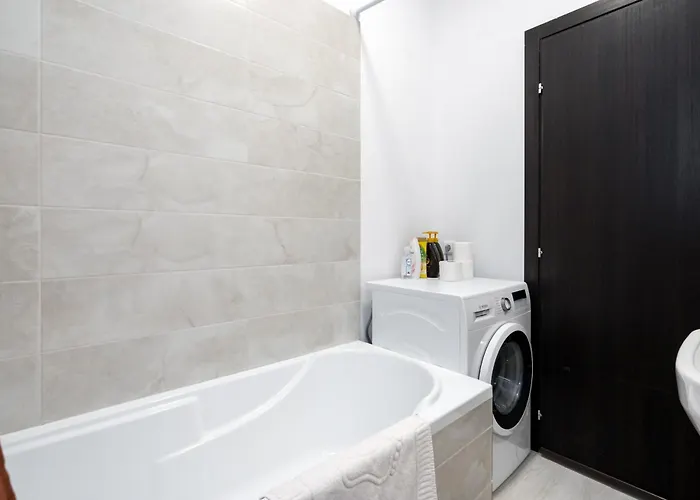 Heart Of History - Steps 2 Metro & Old Town *