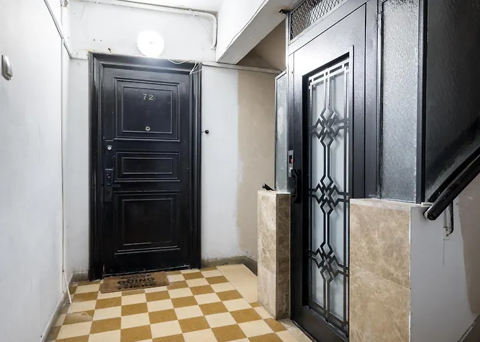 Heart Of History - Steps 2 Metro & Old Town Bucureşti