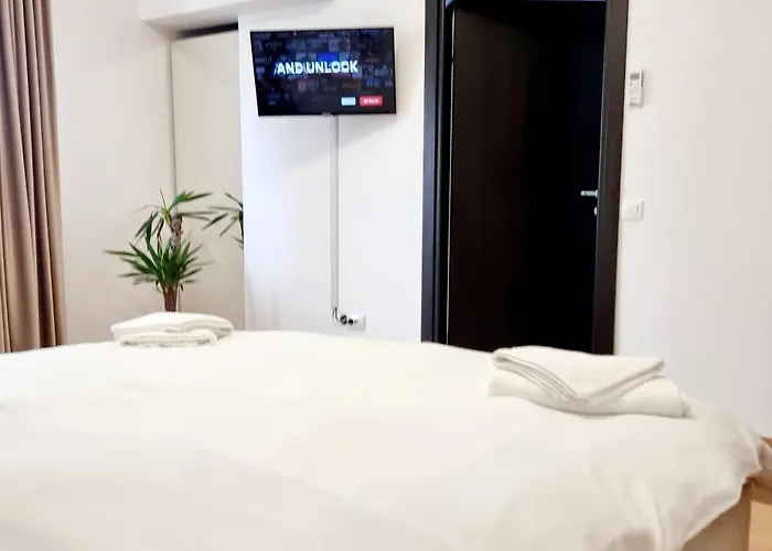 Heart Of History - Steps 2 Metro & Old Town Bucureşti