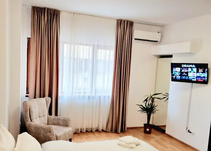 Heart Of History - Steps 2 Metro & Old Town بوخارست