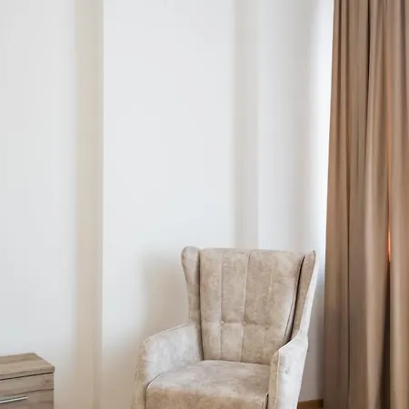 Heart Of History - Steps 2 Old Town & Metro