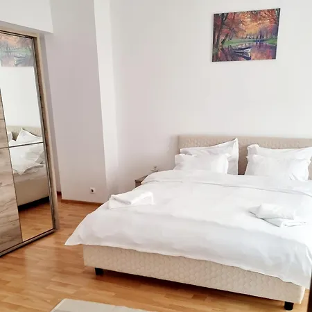 Heart Of History - Steps 2 Old Town & Metro